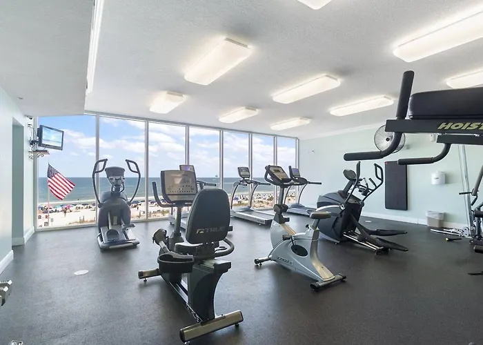 Apartment Updated 3 Bed 3 Bath On 17th Floor - Walk To Hangout - Free Daily Activities!