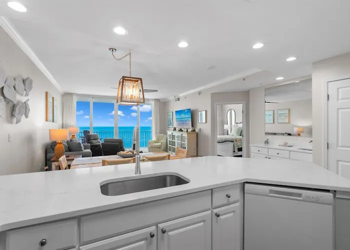 Updated 3 Bed 3 Bath On 17th Floor - Walk To Hangout - Free Daily Activities! Apartment