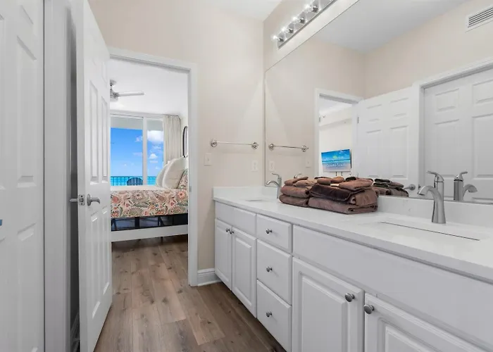 Updated 3 Bed 3 Bath On 17th Floor - Walk To Hangout - Free Daily Activities! Gulf Shores