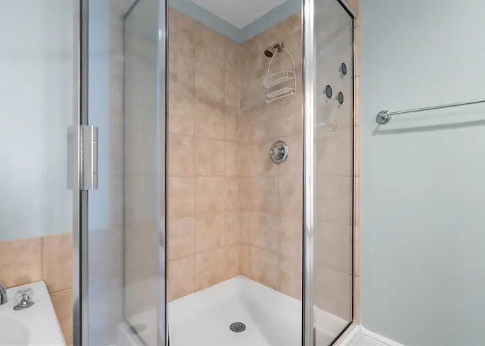Updated 3 Bed 3 Bath On 17th Floor - Walk To Hangout - Free Daily Activities! *