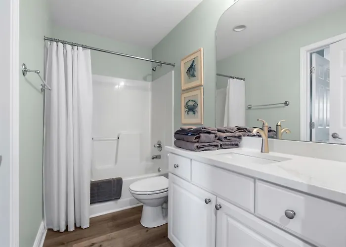 Updated 3 Bed 3 Bath On 17th Floor - Walk To Hangout - Free Daily Activities! Apartment *