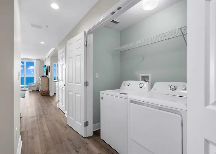 Updated 3 Bed 3 Bath On 17th Floor - Walk To Hangout - Free Daily Activities! Apartment Gulf Shores